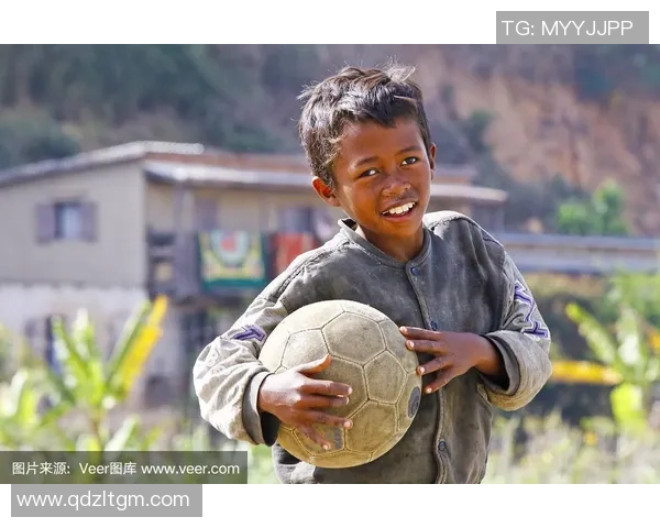 从贫困到辉煌足球明星童年打工经历揭秘